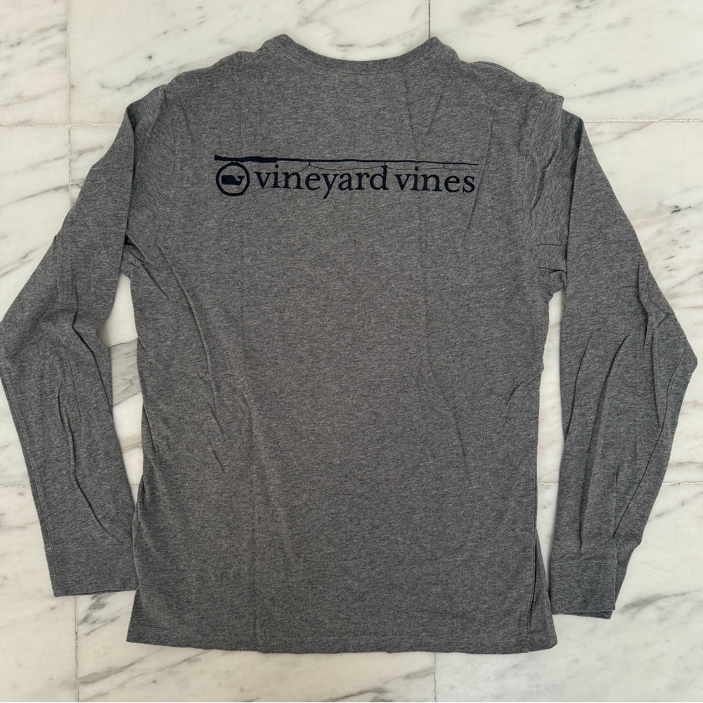 Vineyard Vines Men's Gray Fishing Rod Graphic Pocket Long Sleeve Tee, Size S